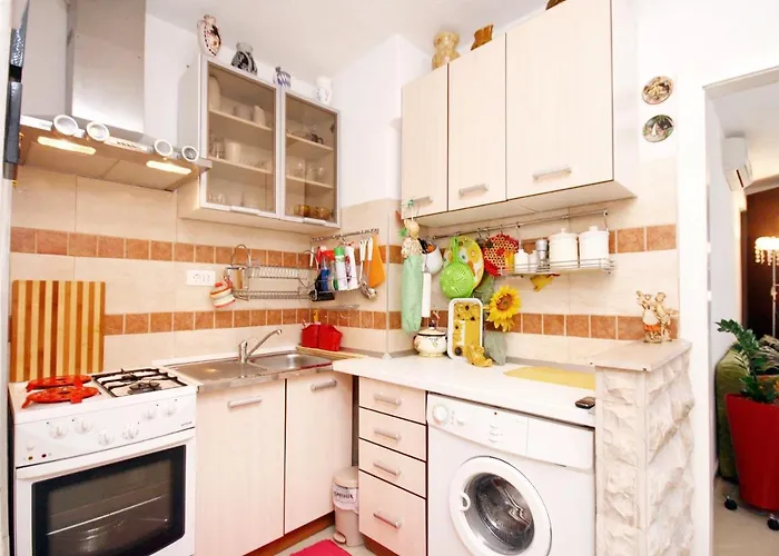 Apartments By The Sea Makarska - 6843